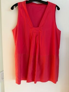 Elie Tahari Red V-Neck Pleated Sleeveless Camisole